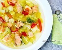 Суп из форели с картофелем, брокколи, цветной капустой - рецепт с фото
